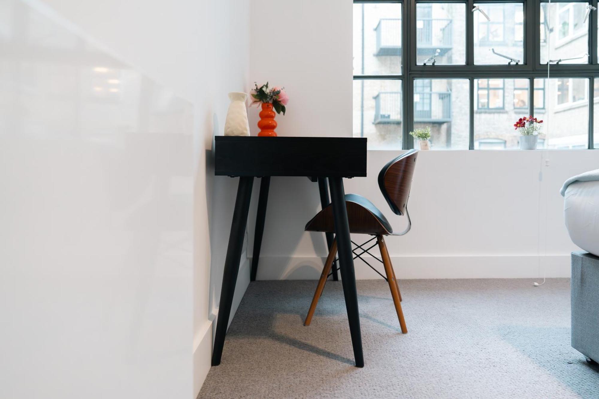 Stylish 2-bedroom Flat With Balcony In Clerkenwell Appartement Londen