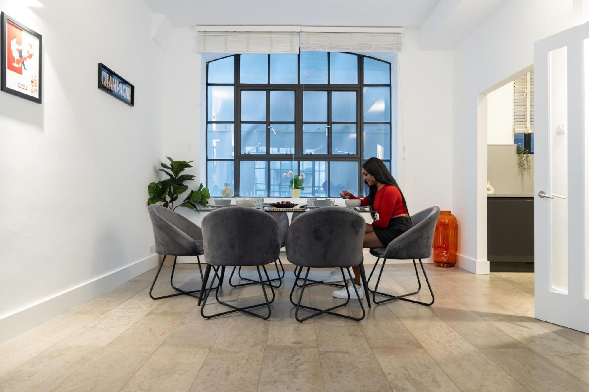 Stylish 2-bedroom Flat With Balcony In Clerkenwell * Londen
