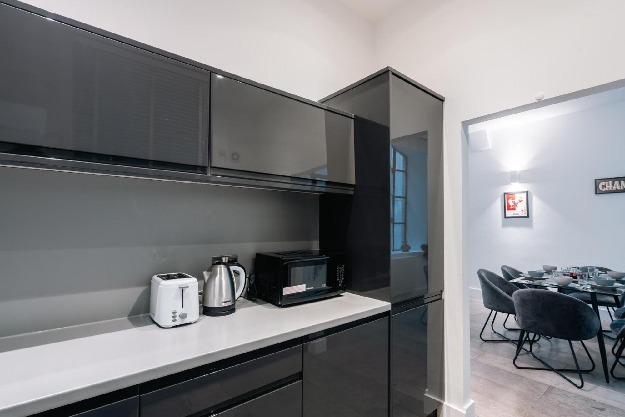 Stylish 2-bedroom Flat With Balcony In Clerkenwell * Londen